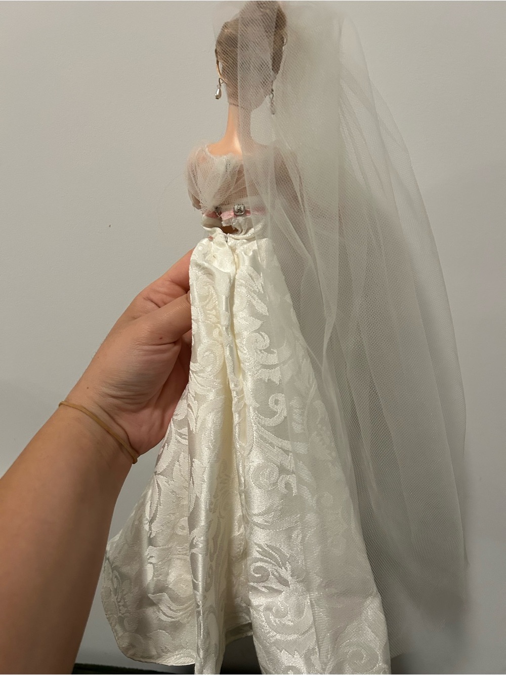 2002 Sophisticated Wedding Barbie – The Bridal Collection #53370 - Picture 7 of 12